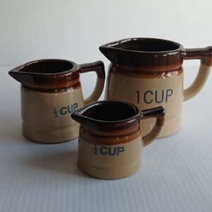 Brown and Tan Measuring Cups Set